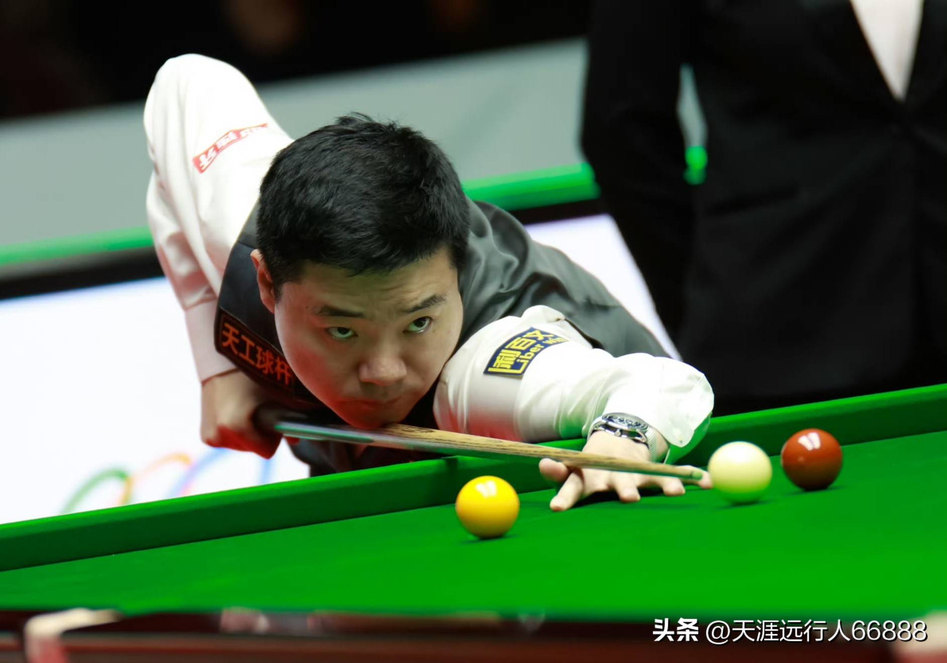 相比之下 相比之下